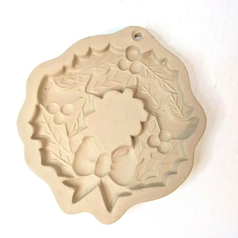 Brown Bag Cookie Art Holly Wreath Clay Mold Hill Design 1988 Christmas Holiday